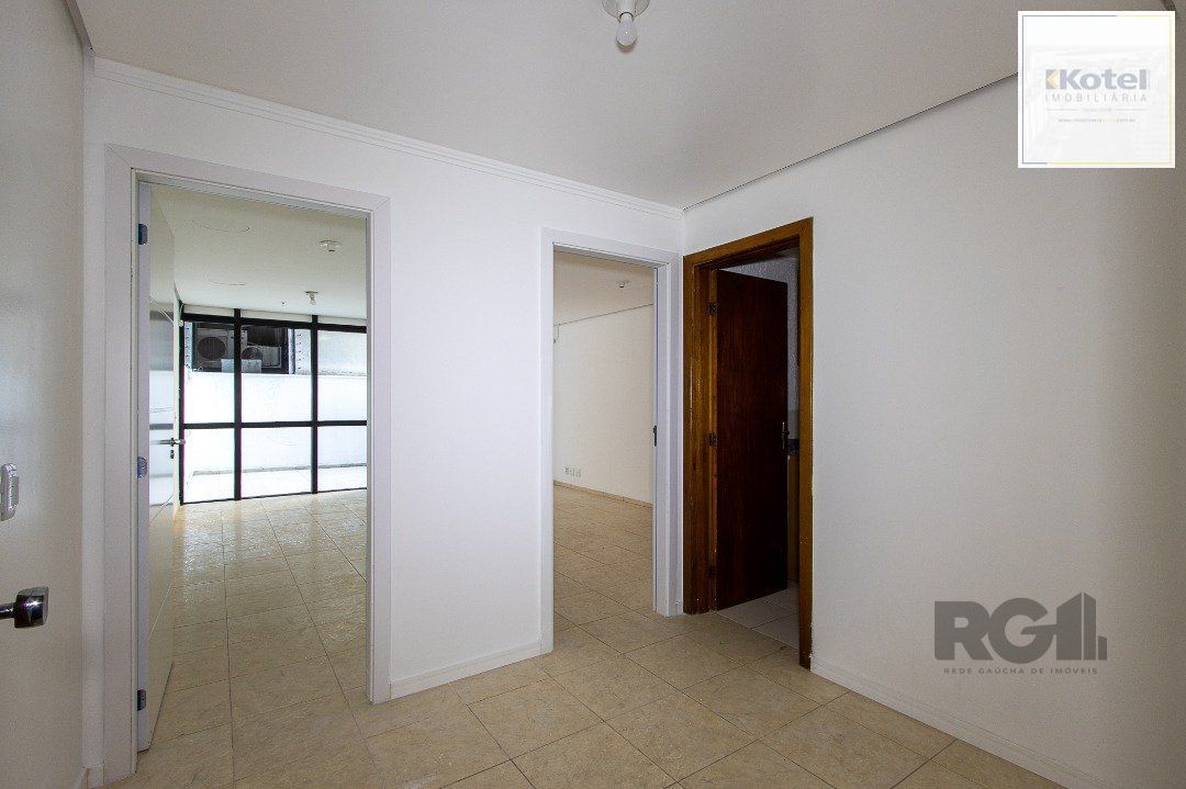 Sala comercial à venda com terraço, banheiro e copa, elevador portaria - Bairro Menino Deus — foto 4