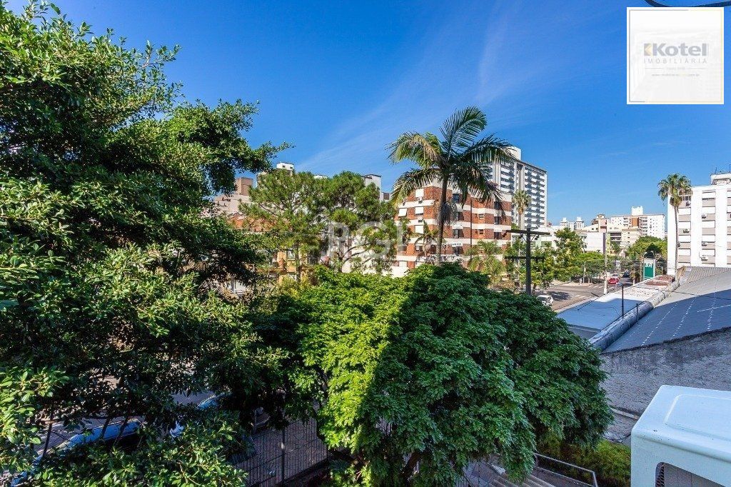 Apartamento térreo, 2 dormitórios no Menino Deus