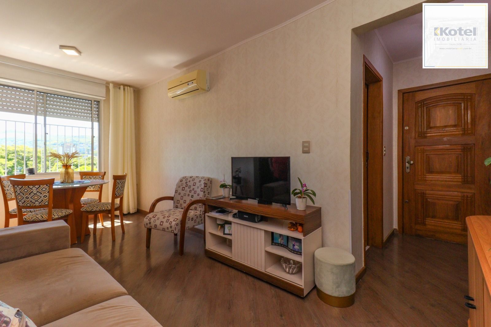 Apartamento reformado, 2 quartos, 60m² privativos, vaga rotativa - Bairro Cristal — foto 2