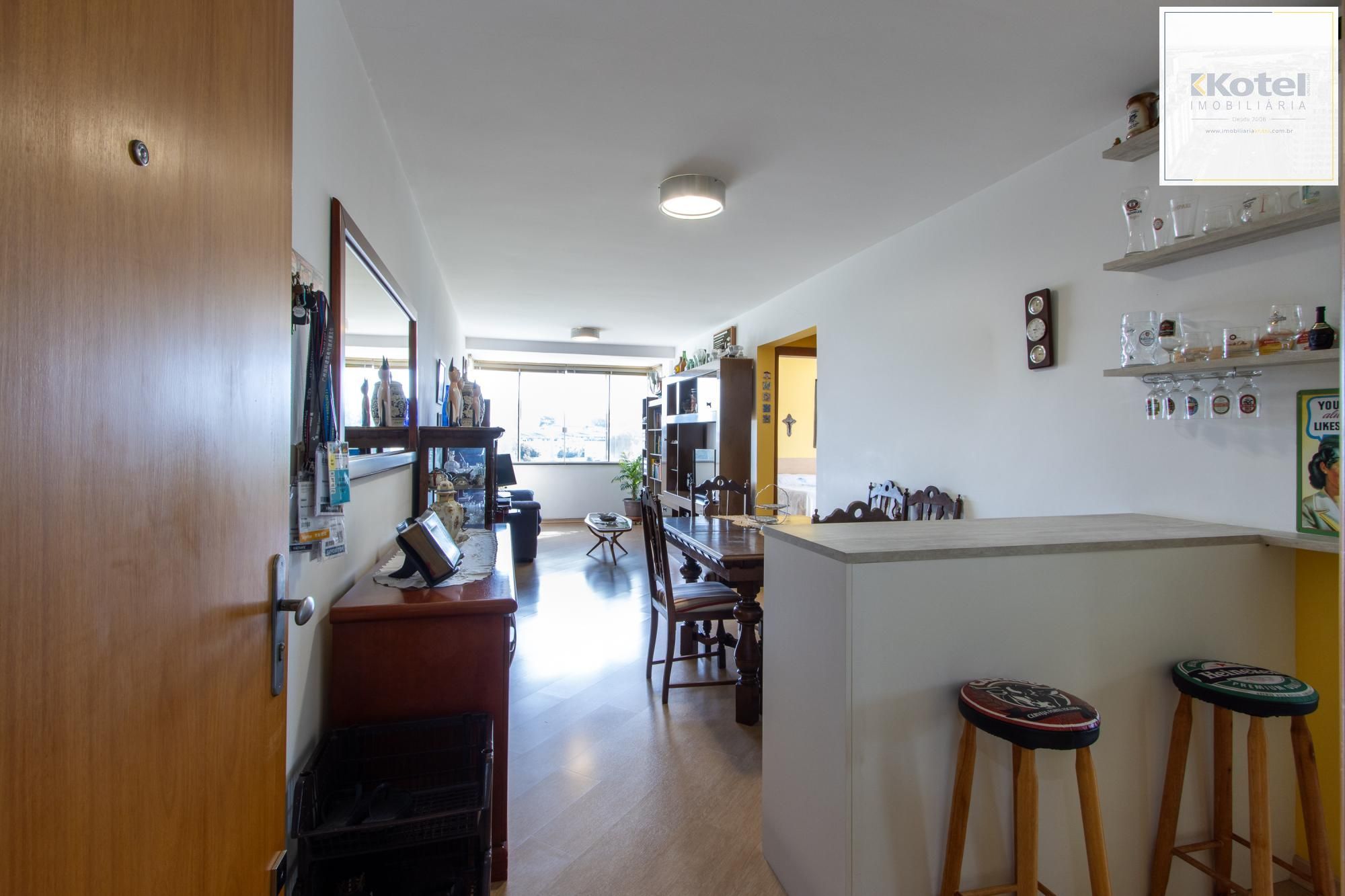 Apartamento de 2 dormitórios, na zona sul de Porto Alegre, semi-mobiliado, churrasqueira e box escriturado. — foto 2
