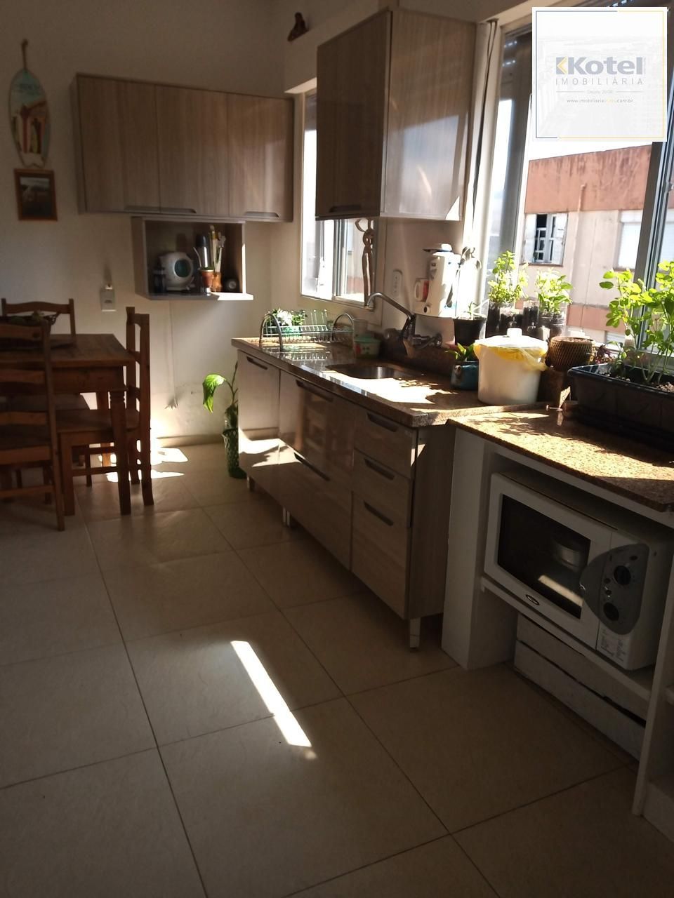Apartamento com 3 dormitórios, 2 banheiros, à venda na Coronel Massot, 89, Camaquã, Porto Alegre