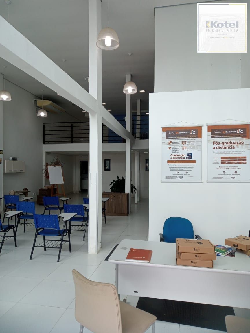 **Prédio Comercial Desocupado à Venda na Azenha, Porto Alegre, RS**
