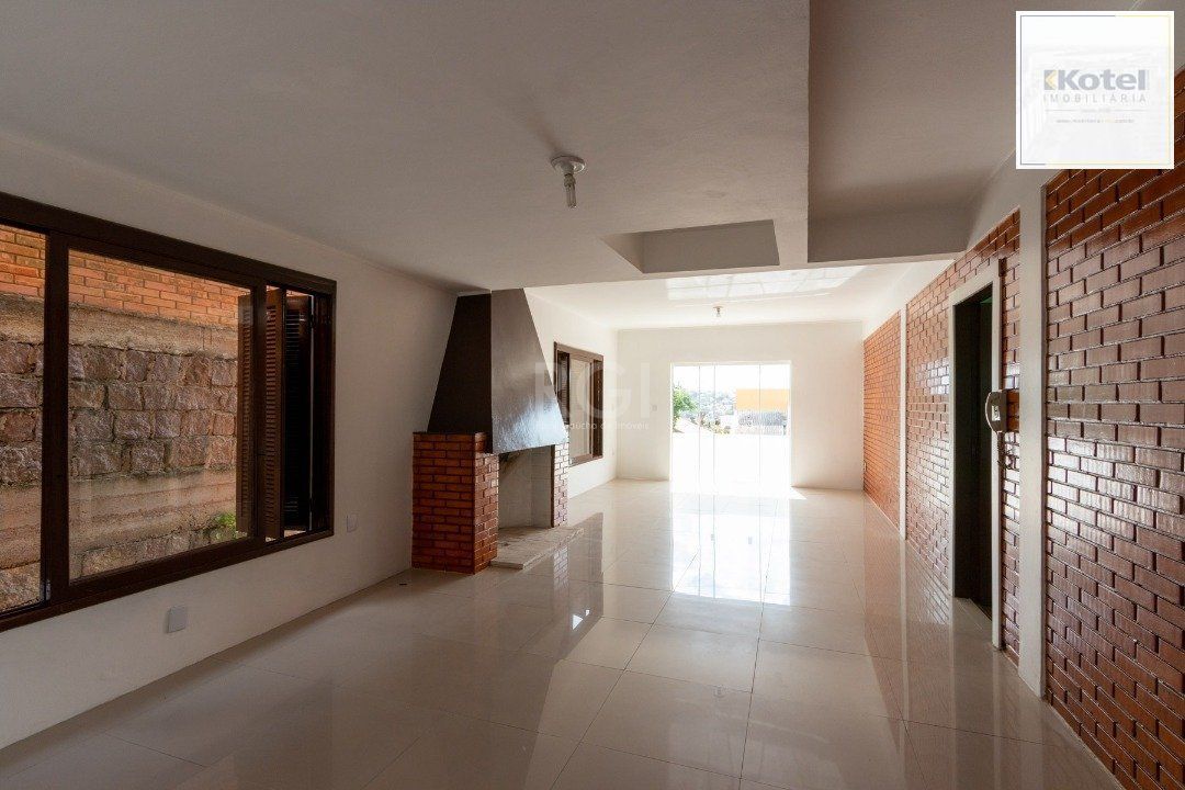 Casa para Venda - 454.7m², 5 dormitórios, sendo 1 suites, 8 vagas - Teresópolis