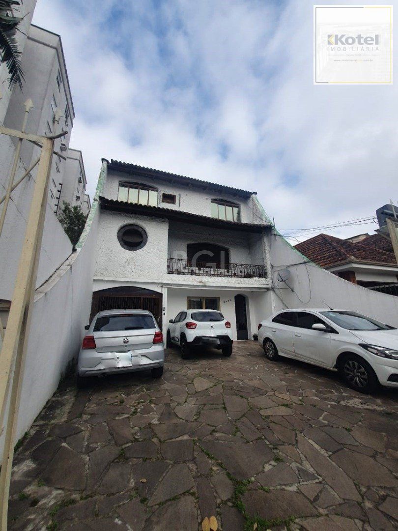 Casa para Venda - 226.9m², 5 dormitórios, sendo 2 suites, 5 vagas - Teresópolis — foto 2