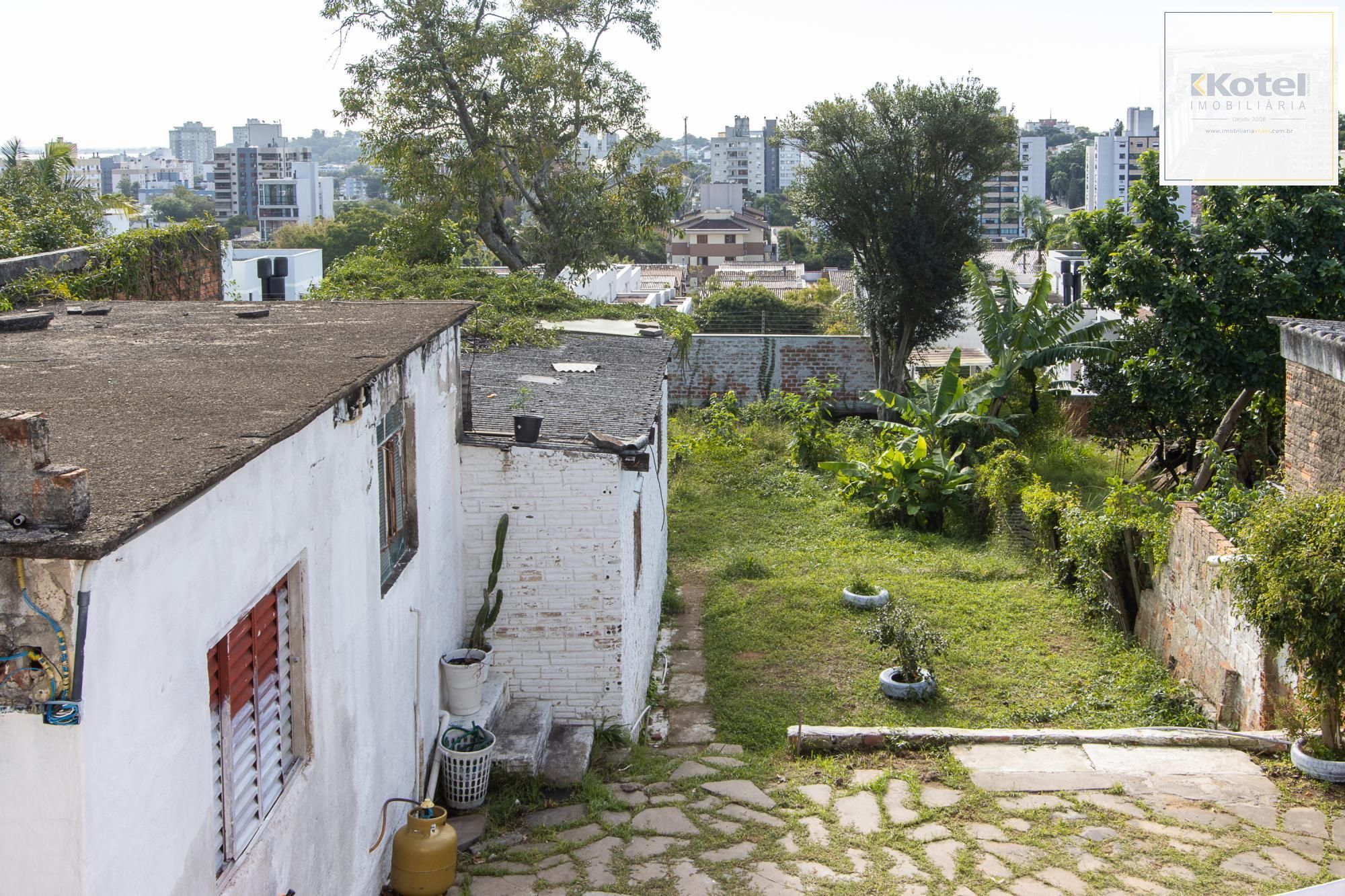 Casa de 3 dormitórios, 1 suíte e 2 vagas no bairro Vila Conceição.