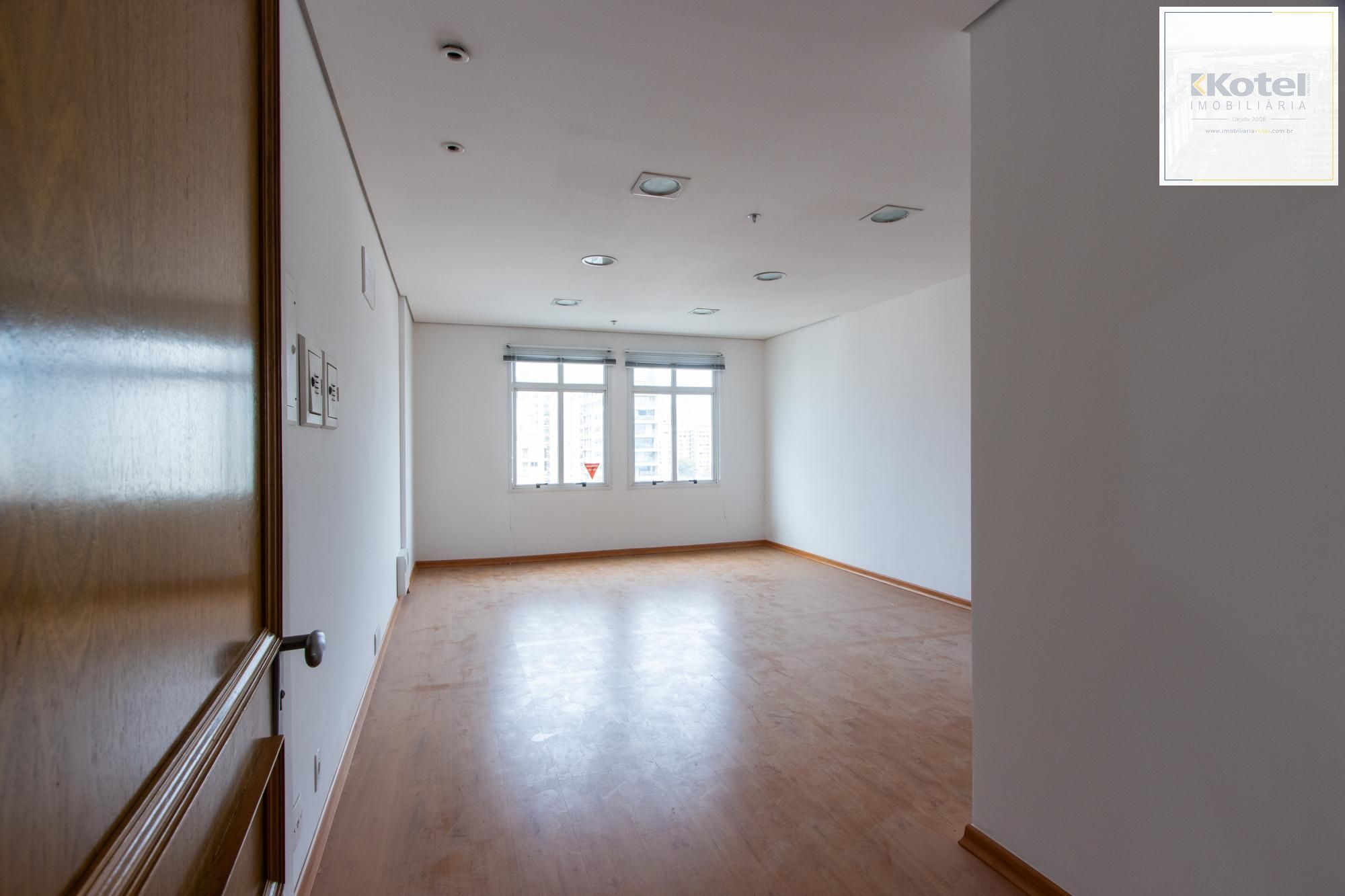 Sala/conjunto comercial para venda, 32,66m² privativoa, com 2 vagas escrituradas - Menino Deus
