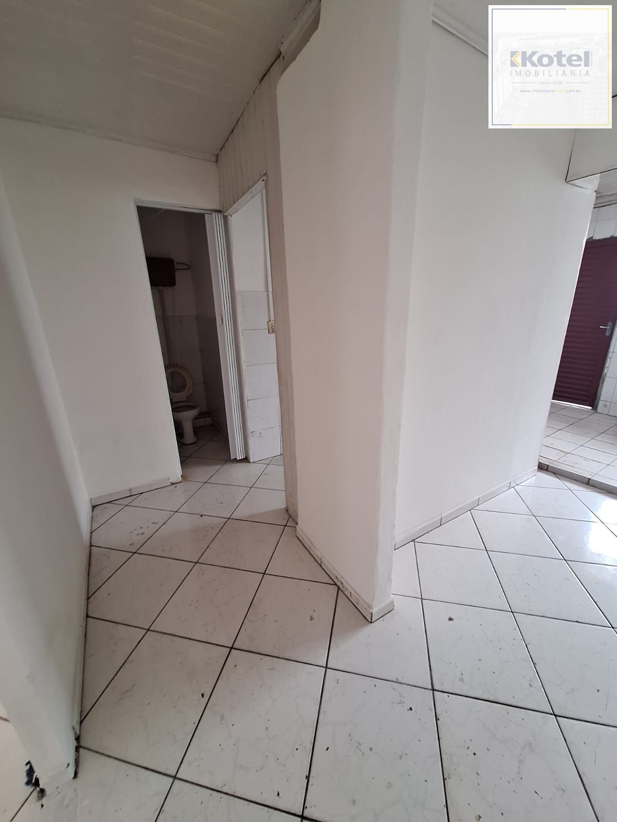 Sala Comercial vendida junto com o outro conjunto ao lado, e 4 Salas no segundo e terceiro Pavimento