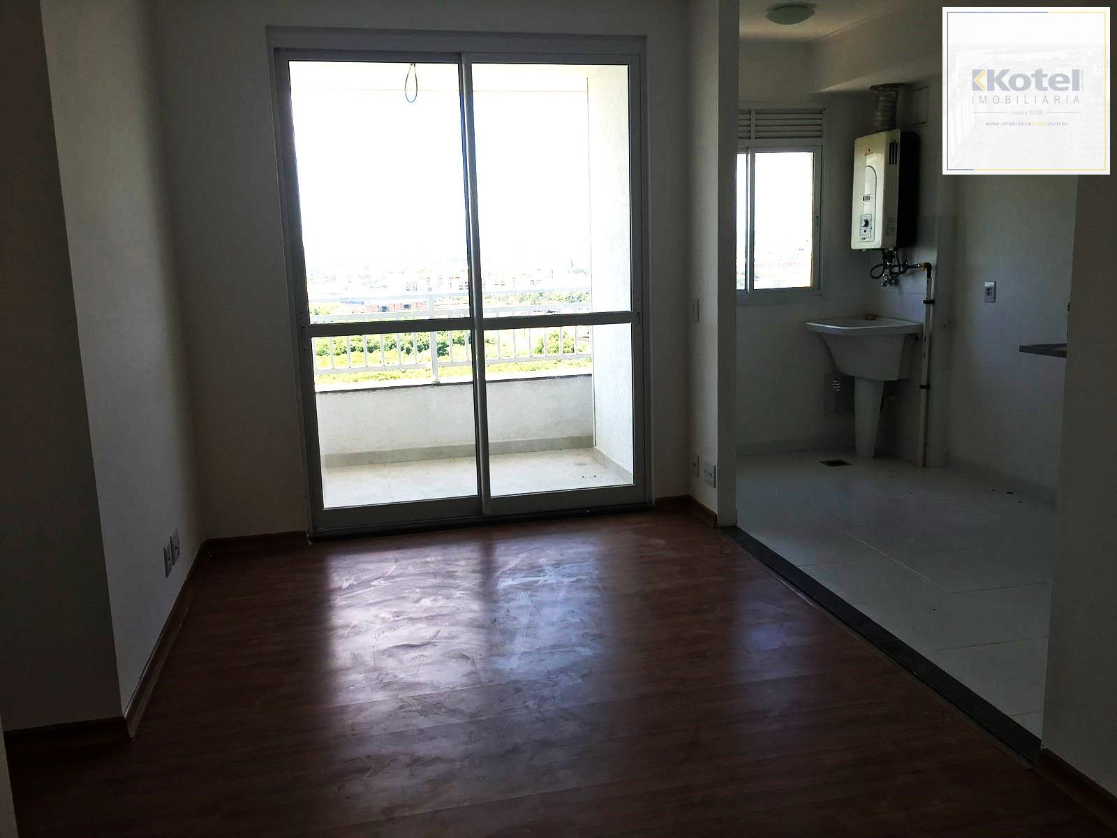 Apartamento com 3 quartos, 1 suíte, sacada