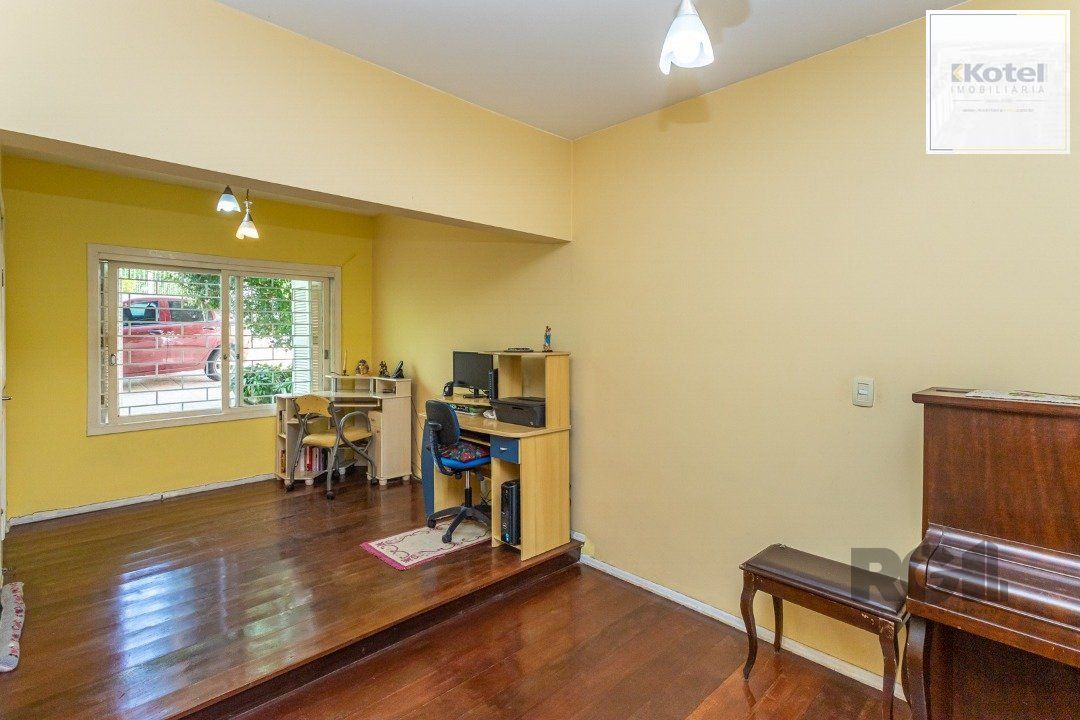 Casa com 3 Quartos à Venda, 293 m² por R$ 650.000 — foto 3