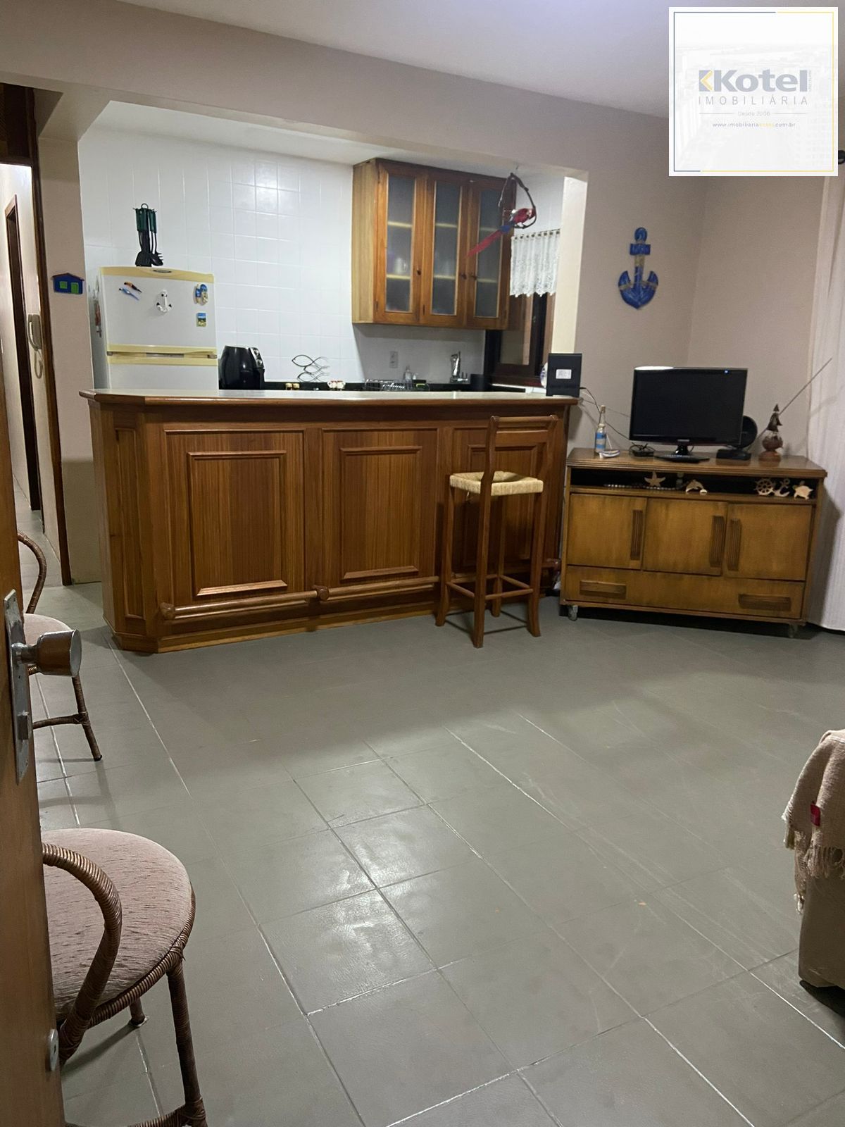 Apartamento com 2 dormitórios e garagem em Torres