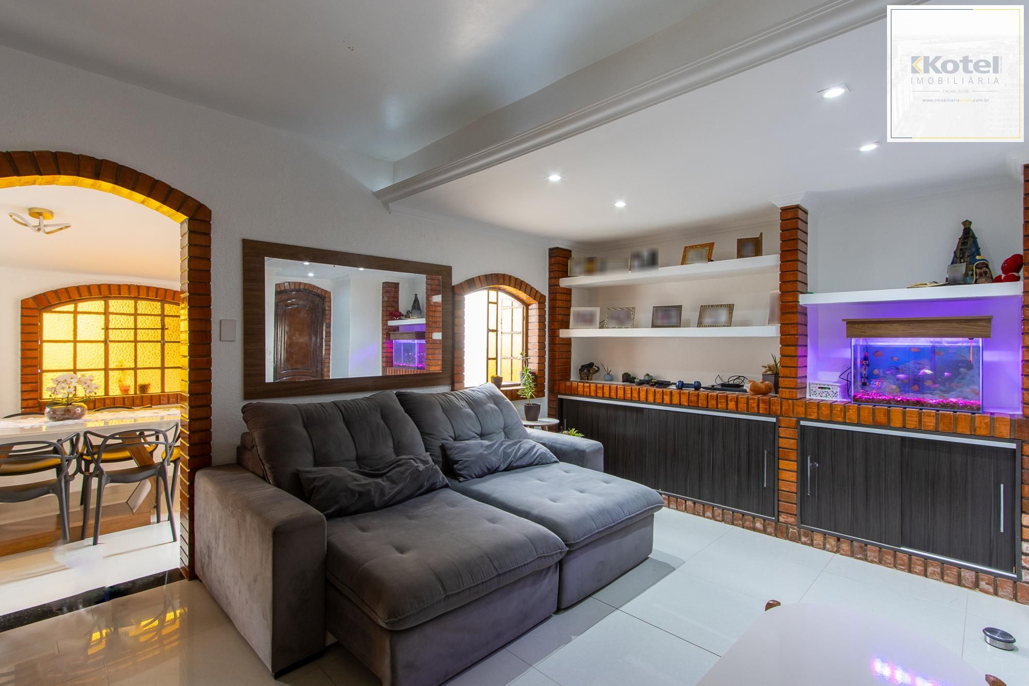 Casa de 4 dormitórios, 2 suítes, piscina, pátio e 2 vagas de garagem. — foto 3