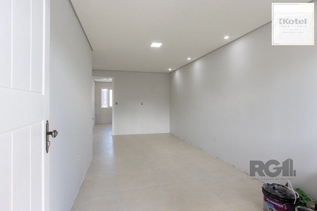 Casa  no Bairro Hípica, 100% reformada, 2 dormitórios, 1 vaga de garagem. — foto 3