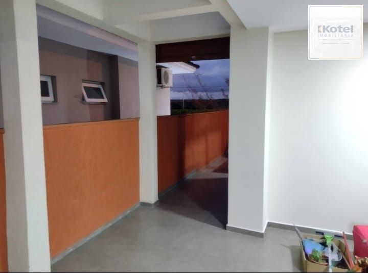 Casa em Condomínio com 4 quartos, 2 suítes, 3 banheiros , 4 vagas