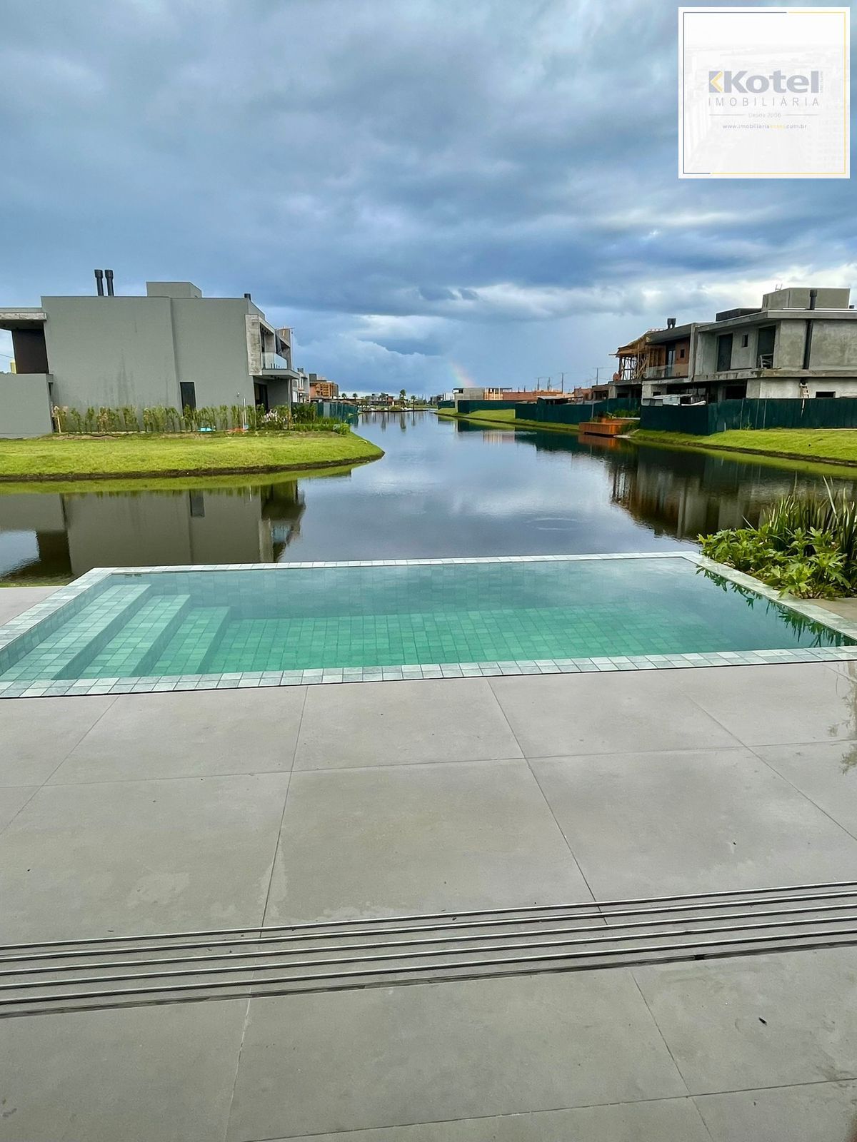 Viva a Experiência do Alto Padrão Pronto para Morar: Casa Contemporânea com 5 Suítes e Lazer Completo — foto 5