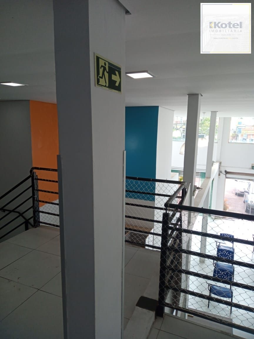 **Prédio Comercial Desocupado à Venda na Azenha, Porto Alegre, RS**