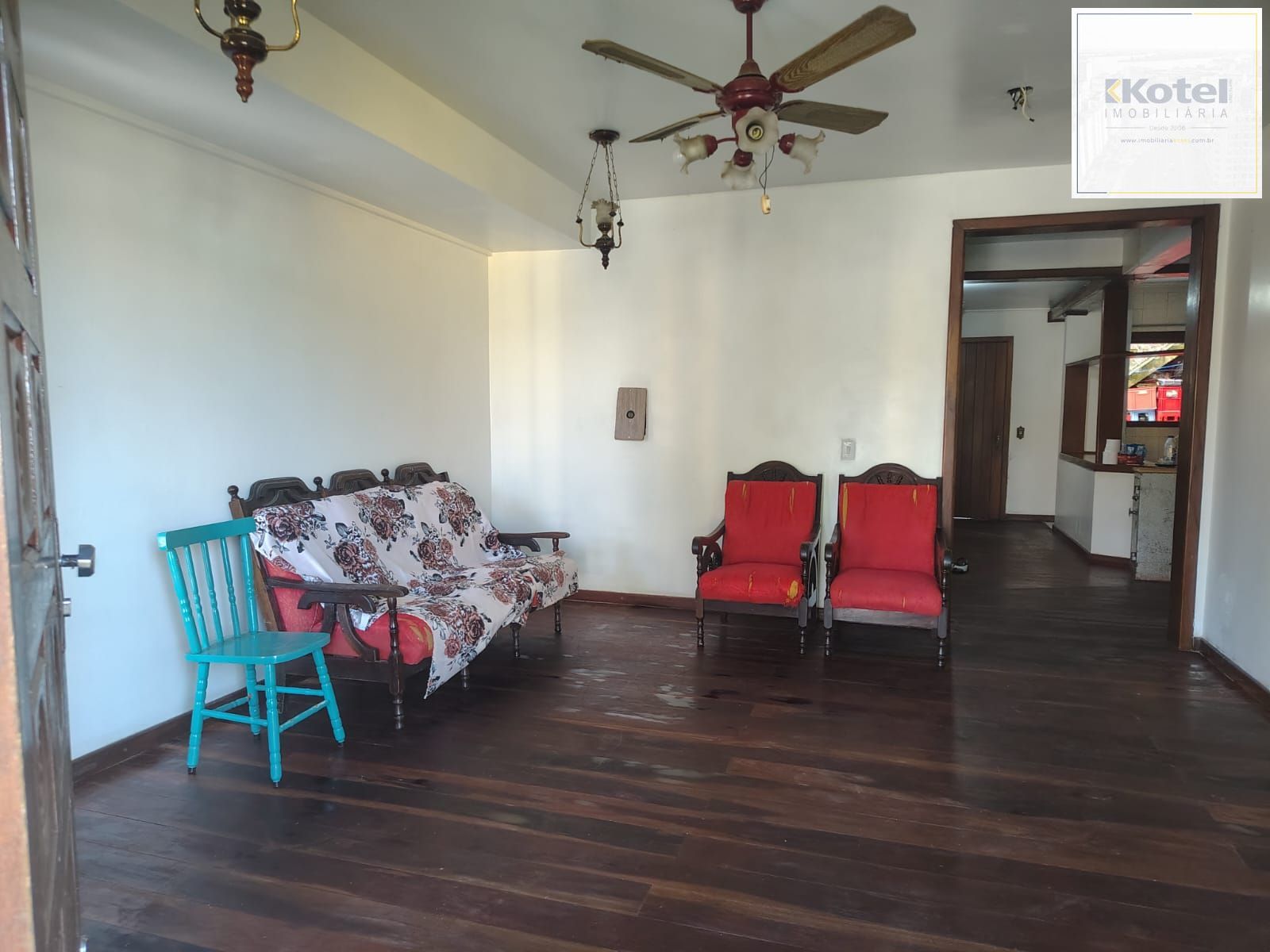 Casa de 4 dormitórios, 1 suíte e 4 vagas de garagem no bairro Cavalhada. — foto 5