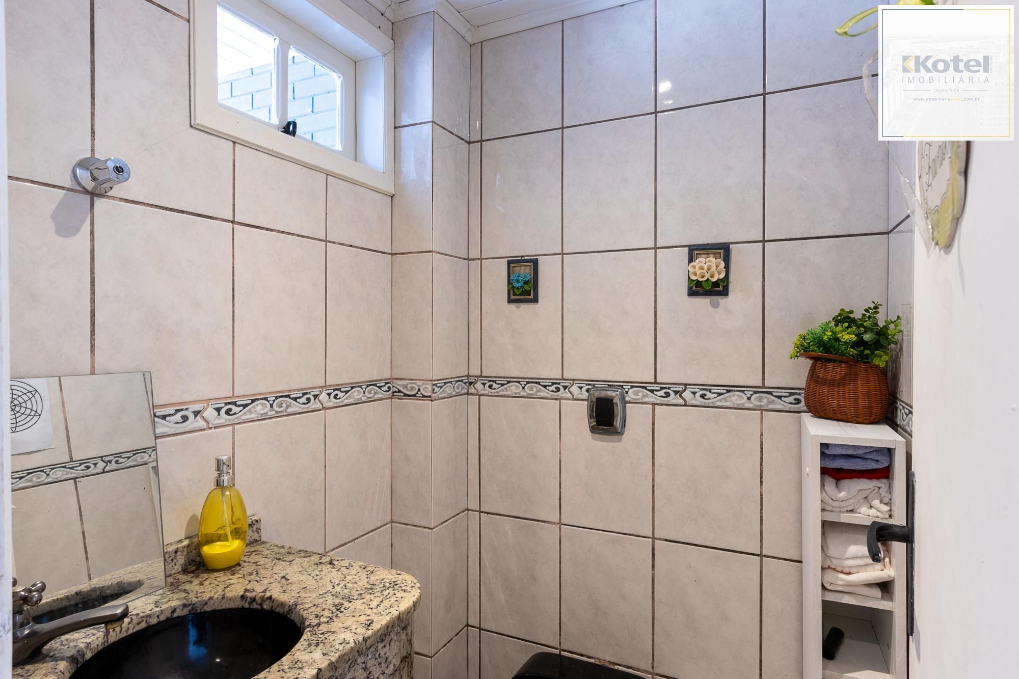 Casa de condomínio, de 3 dormitórios, 1 suíte e 2 vagas de garagem. — foto 4