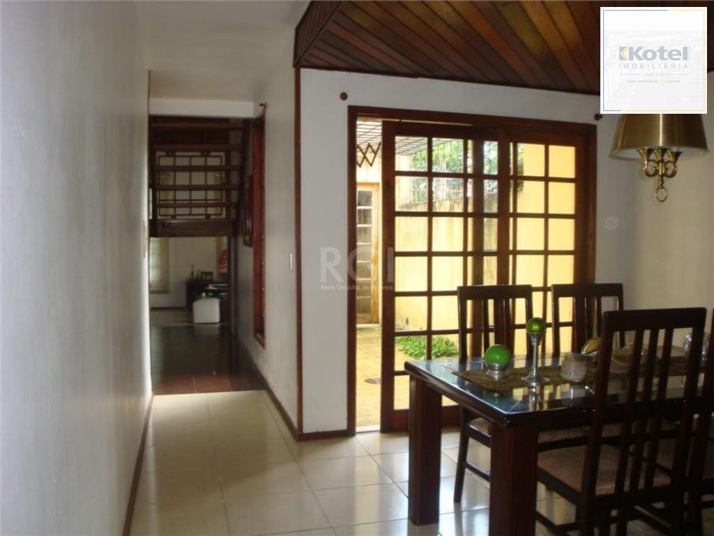 Casa para Venda - 240m², 4 dormitórios, sendo 1 suites, 4 vagas - Nonoai — foto 4