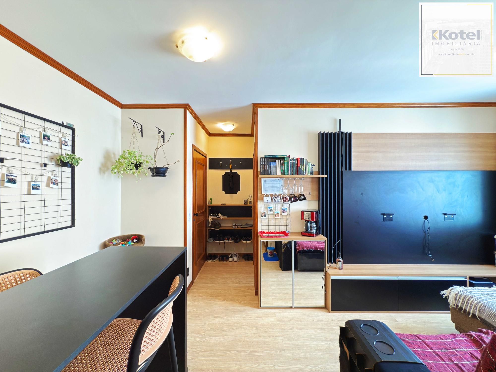 Apartamento de 2 dormitórios e 1 vaga de garagem no Centro Histórico.