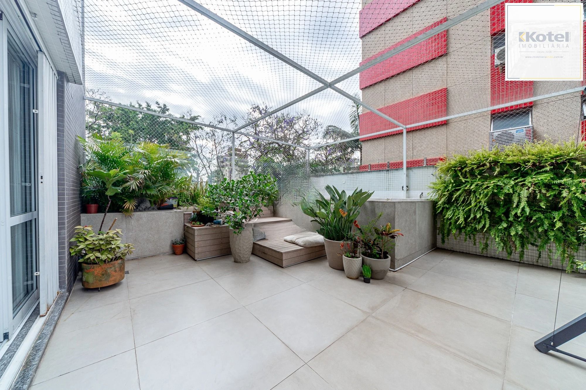 Apartamento Garden com 136m² e 3 dormitórios, 1 suíte, 2 vagas