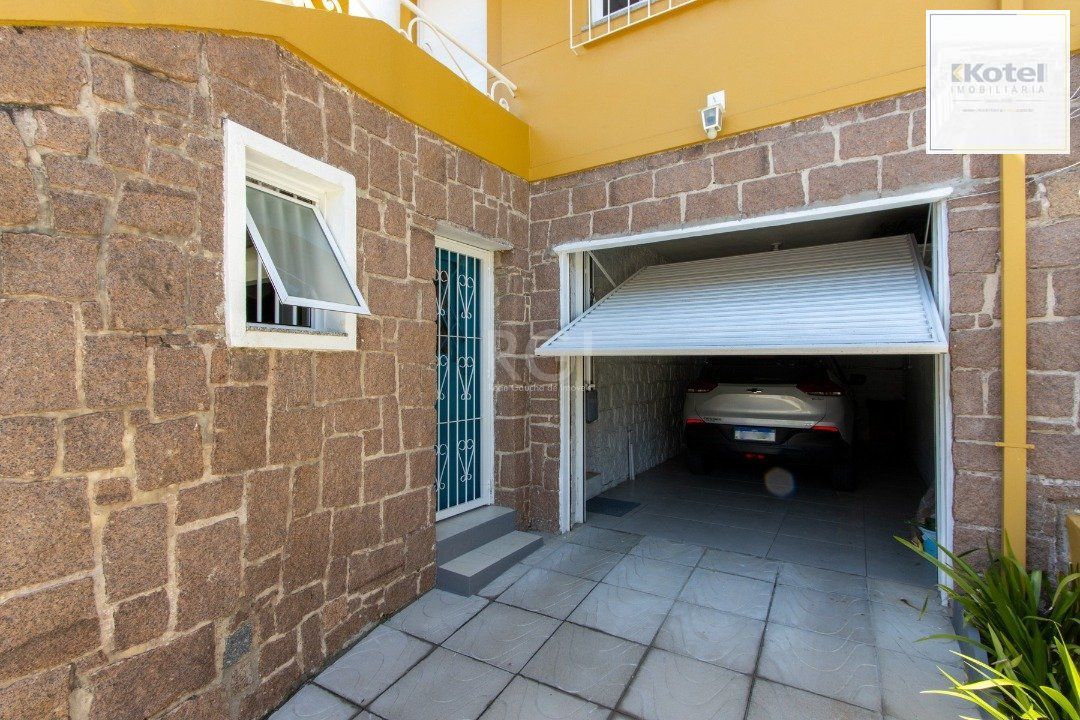 Sobrado à venda no Bairro Medianeira, reformado, 3 quartos, lareira, churrasqueira, 3 vagas — foto 3