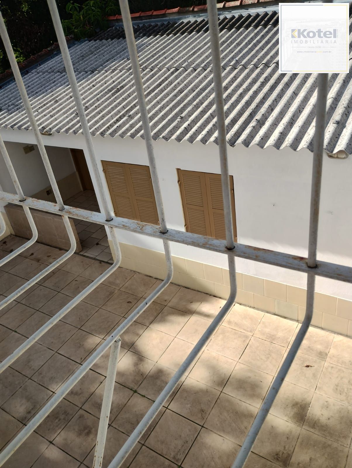 Excelente Casa com 03 suítes + Apto nos fundos com 01 Dor. Garagem 3 carros — foto 3