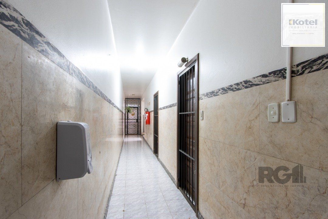 Apartamento térreo, com pátio, 2 quartos - Bairro Menino Deus