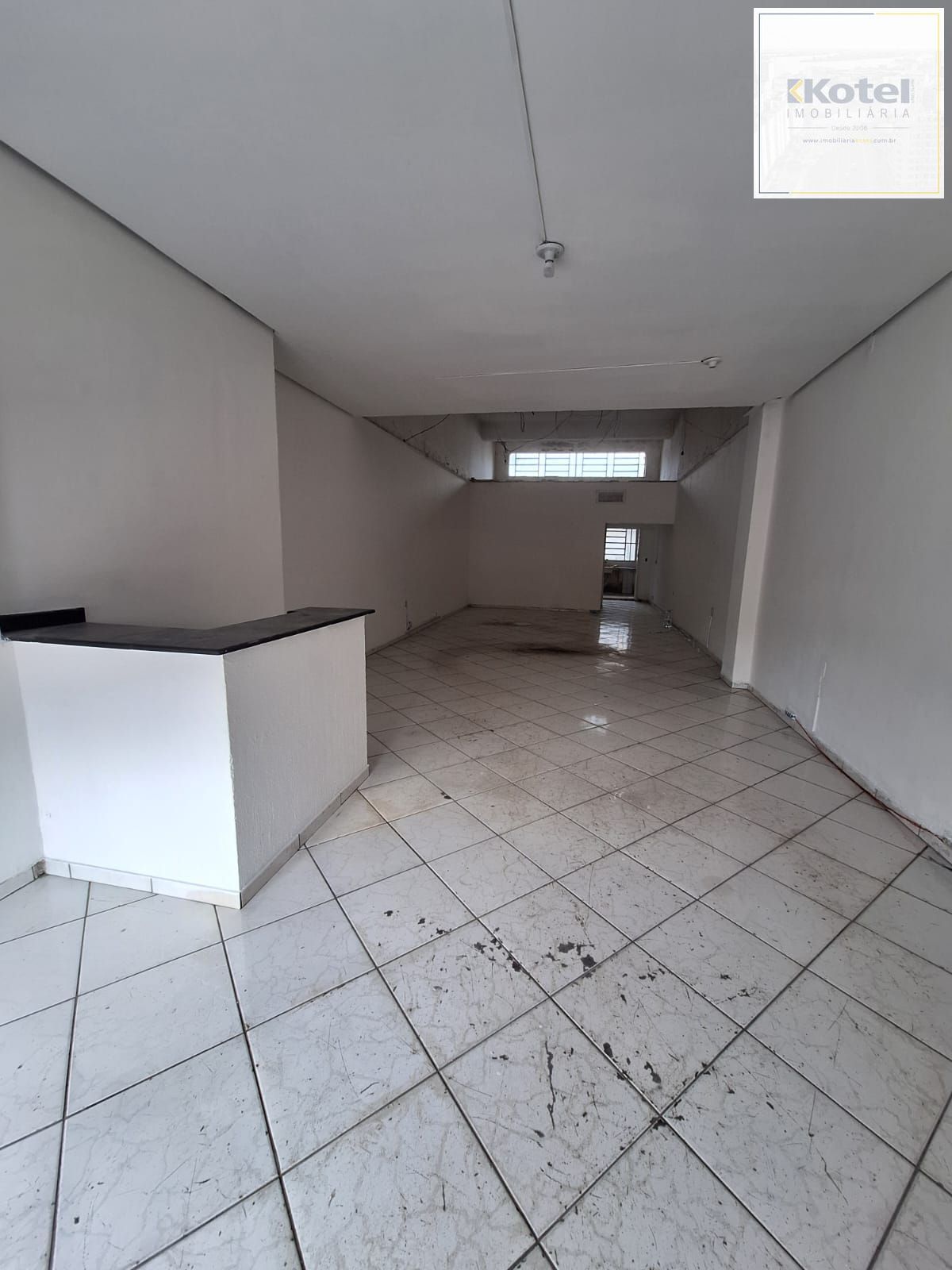 Sala Comercial vendida junto com o outro conjunto ao lado, e 4 Salas no segundo e terceiro Pavimento