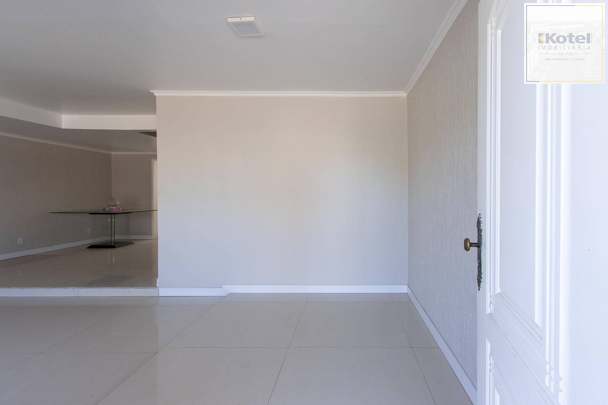 Casa de alvenaria, com 3 quartos, 1 suíte e 3 vagas de garagem. — foto 4
