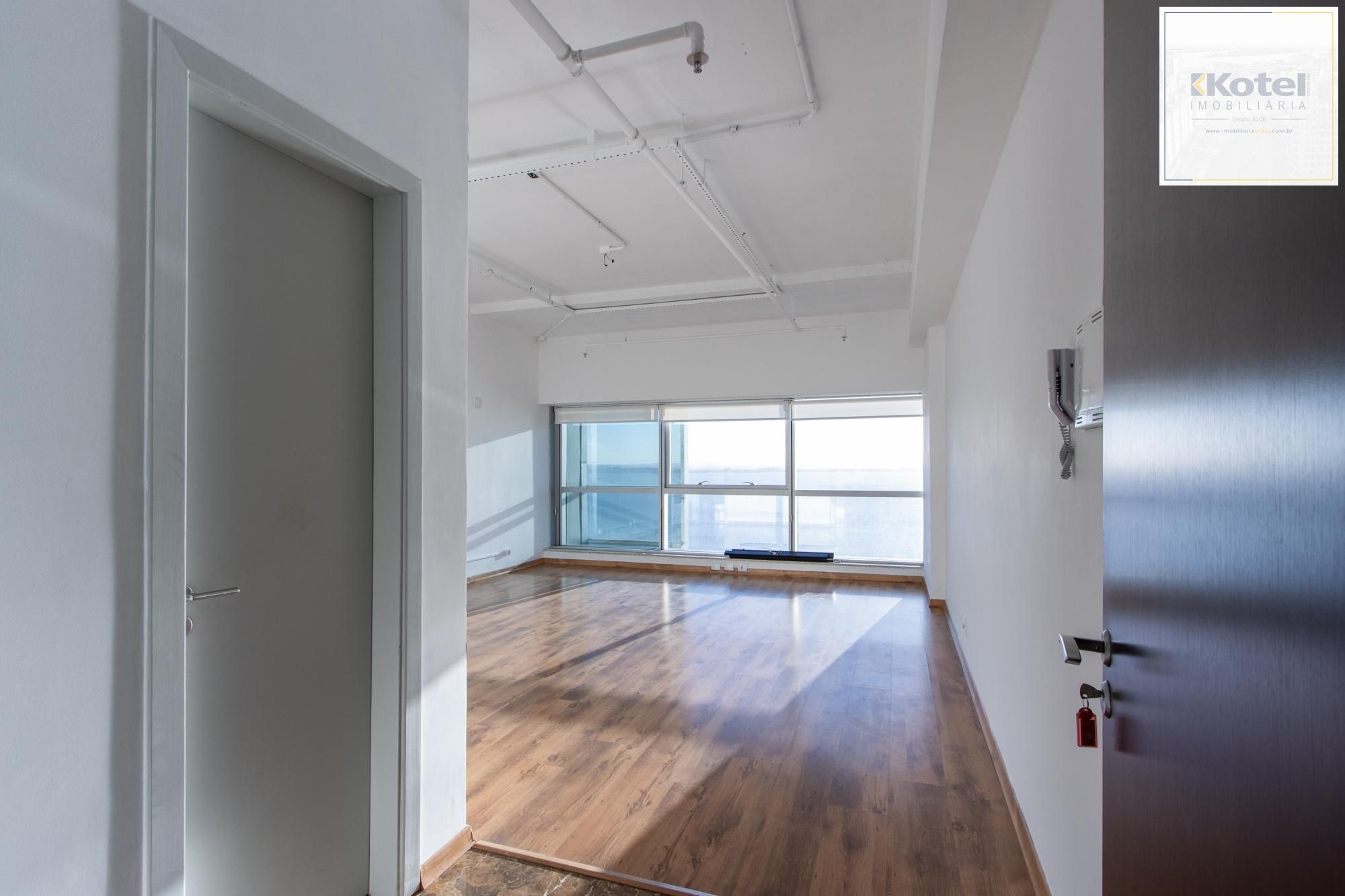Sala Comercial no Ed. Cristal Tower  junto ao Barra Shopping no Bairro Cristal