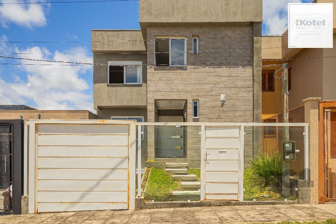 Sobrado, 185 metros quadrados privativo, com 3 quartos, 1 suíte, Living e cozinha integrados, lareira, churrasqueira, lavabo e 2 vagas de garagem.                       e 2 vagas de garagem — foto 2