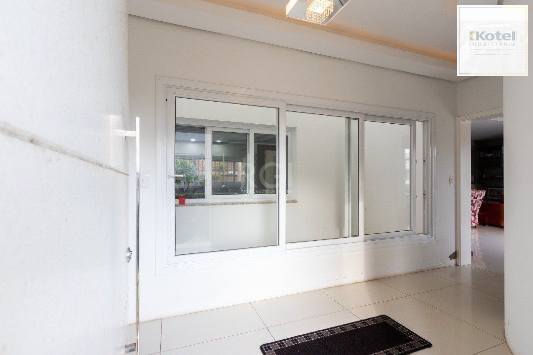 Casa para Venda - 377m², 4 dormitórios, sendo 3 suites, 3 vagas - Guarujá — foto 5