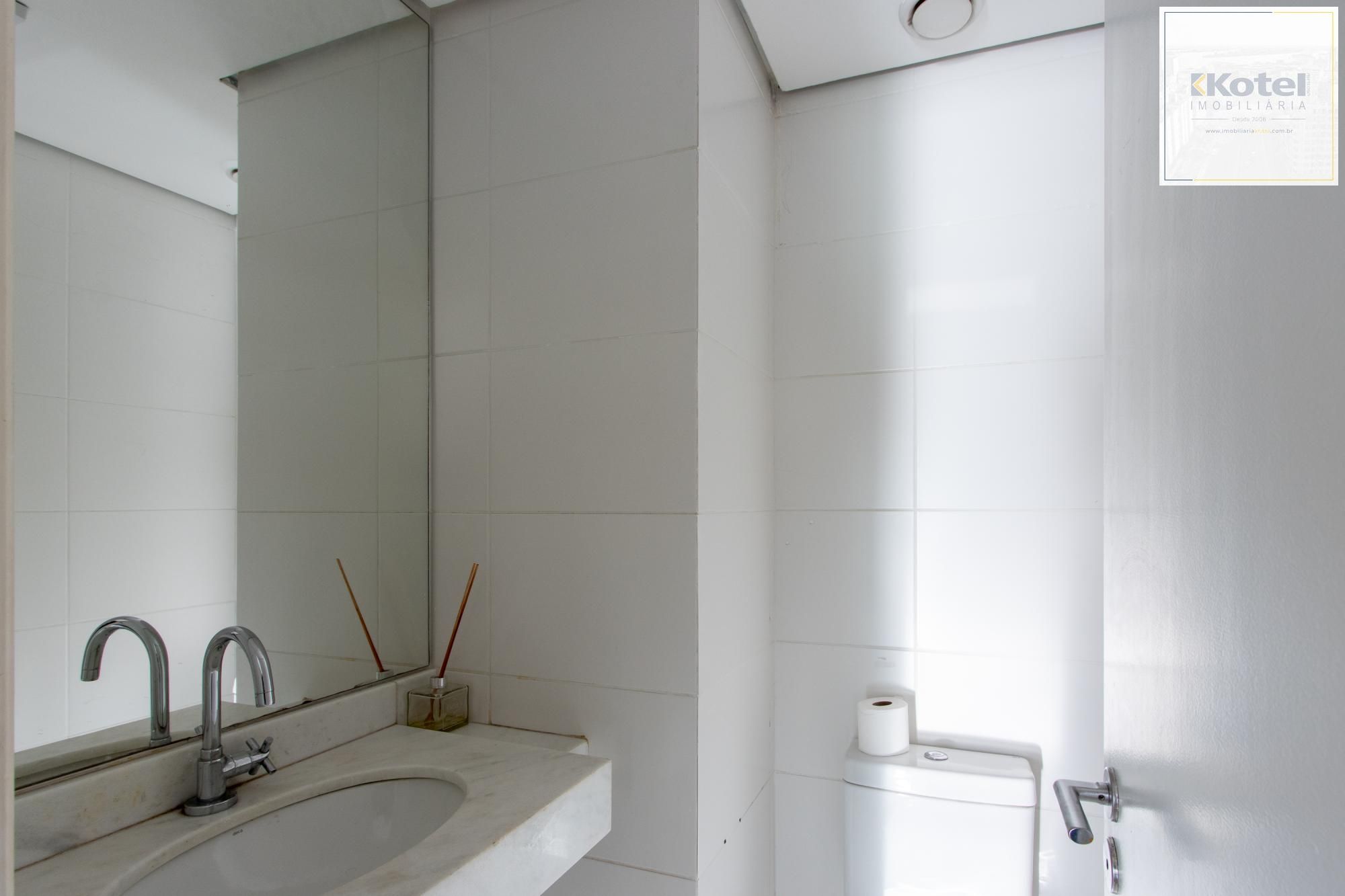 Sala Comercial no Ed. Cristal Tower  junto ao Barra Shopping no Bairro Cristal