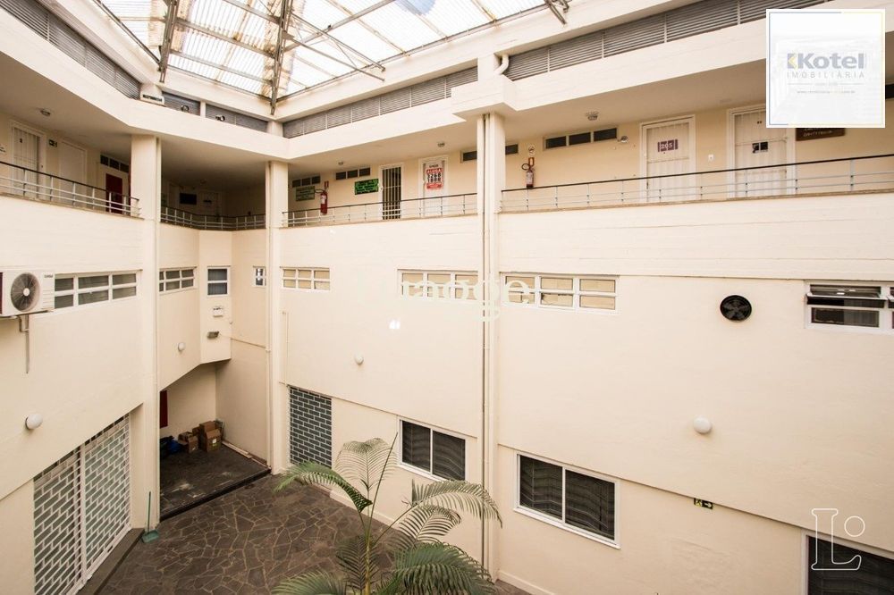 Sala comercial com 22m² de área privativa, frente, piso cerâmico, equipada com lavabo e ar-condicionado split