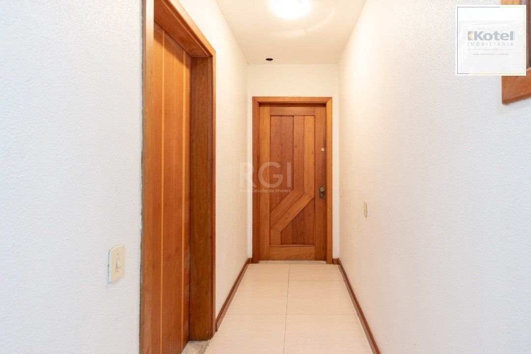 Cobertura para Venda - 302m², 4 dormitórios, sendo 1 suites, 3 vagas - Menino Deus — foto 2