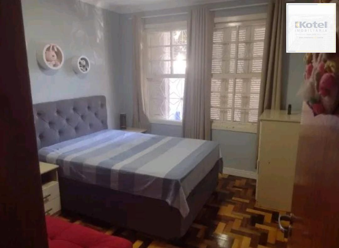 Casa á venda com 3 dormitórios no bairro Lomba do Pinheiro em Porto Alegre.