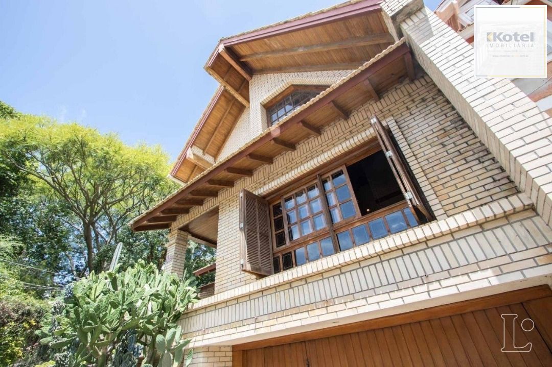Sobrado à venda com  3 quartos, 1 suite, 4 vagas de garagem - Vila Conceição