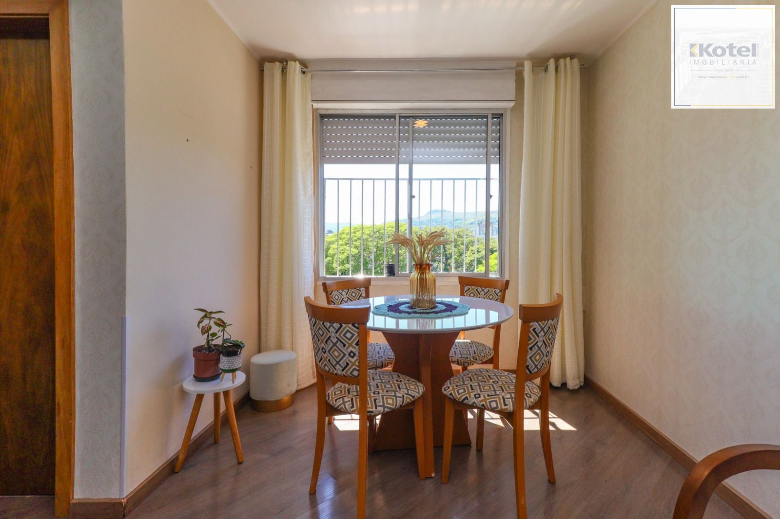 Apartamento reformado, 2 quartos, 60m² privativos, vaga rotativa - Bairro Cristal — foto 4