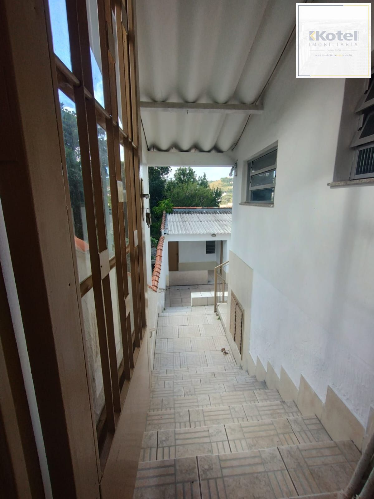 Excelente Casa com 03 suítes + Apto nos fundos com 01 Dor. Garagem 3 carros — foto 5