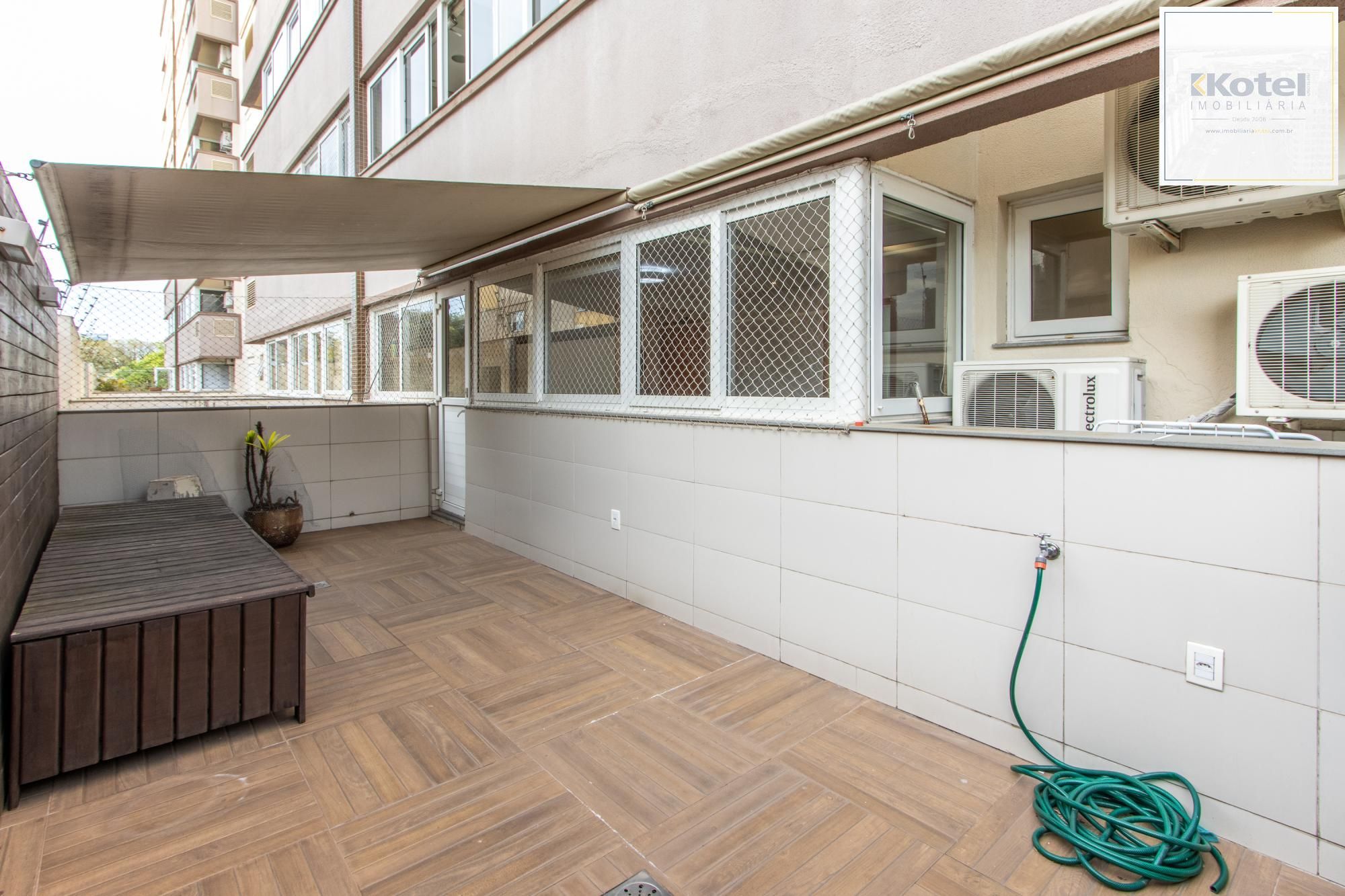 Apartamento garden, 3 quartos, mobiliado no Menino Deus em Porto Alegre.