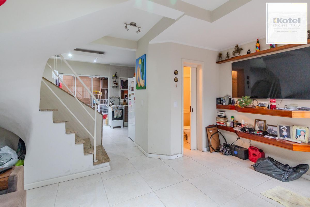 Casa de condomínio, 3 dormitórios, 1 suíte e 2 vagas cobertas no bairro Teresópolis. — foto 3