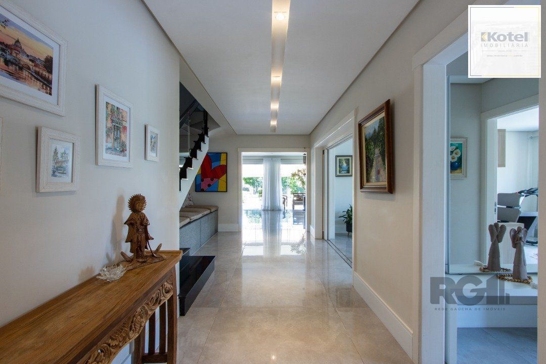 Excelente residência no Condomínio Terra Ville com aproximadamente 474,74m² privativos.