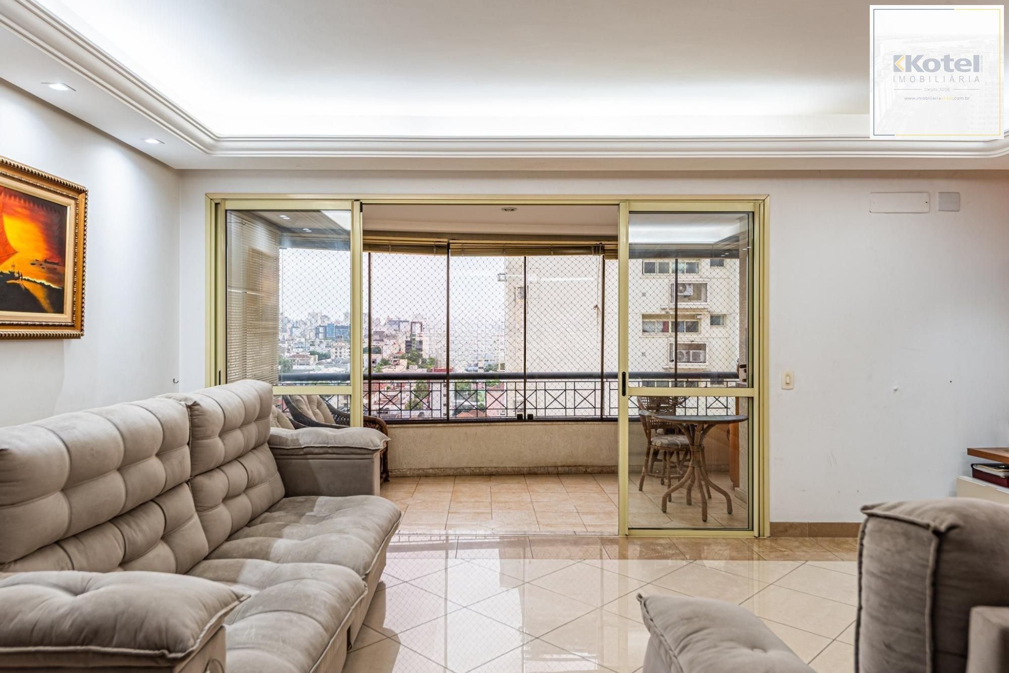 Apartamento com 3 quartos, no bairro Menino Deus