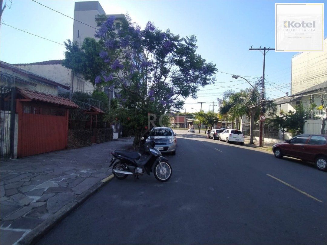 Casa para Venda - 185m², 3 dormitórios, 5 vagas - Menino Deus