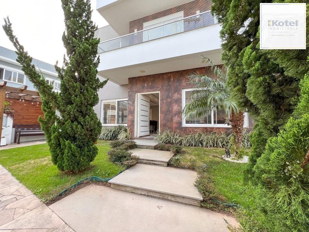Excelente residência com aproximadamente 242m² privativos, — foto 4