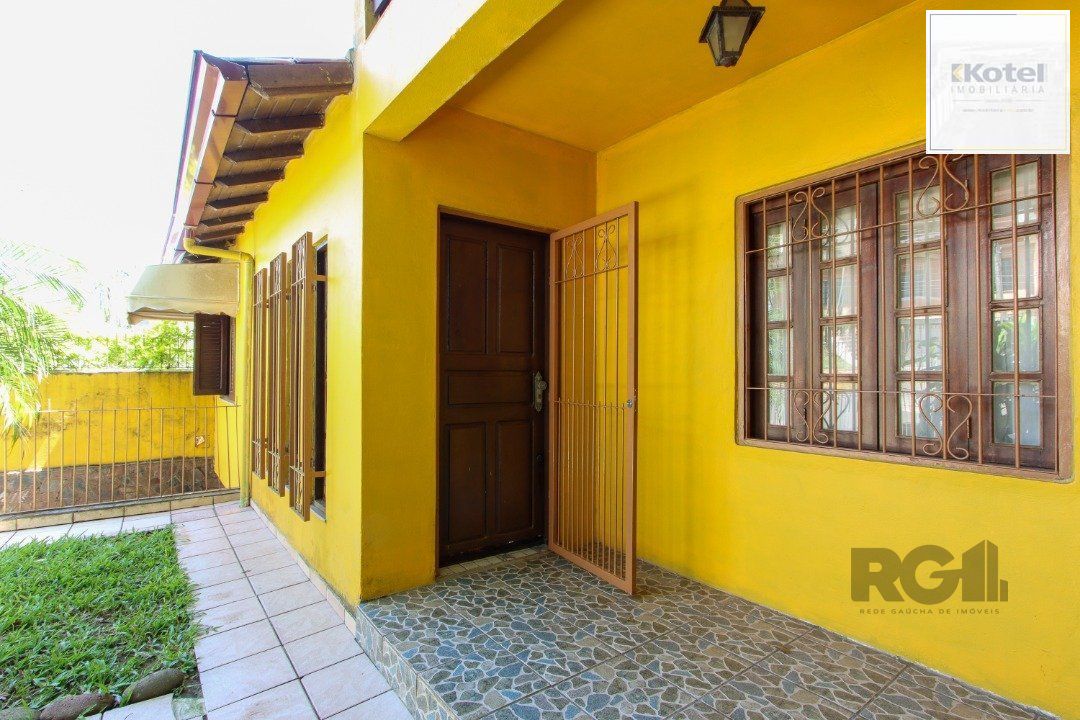 Casa 04 dormitórios, 02 suítes, living 02 ambientes