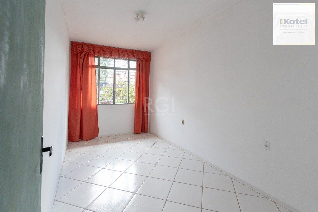 Casa para Venda - 220m², 3 dormitórios, sendo 2 suites, 2 vagas - Coronel Aparício Borges