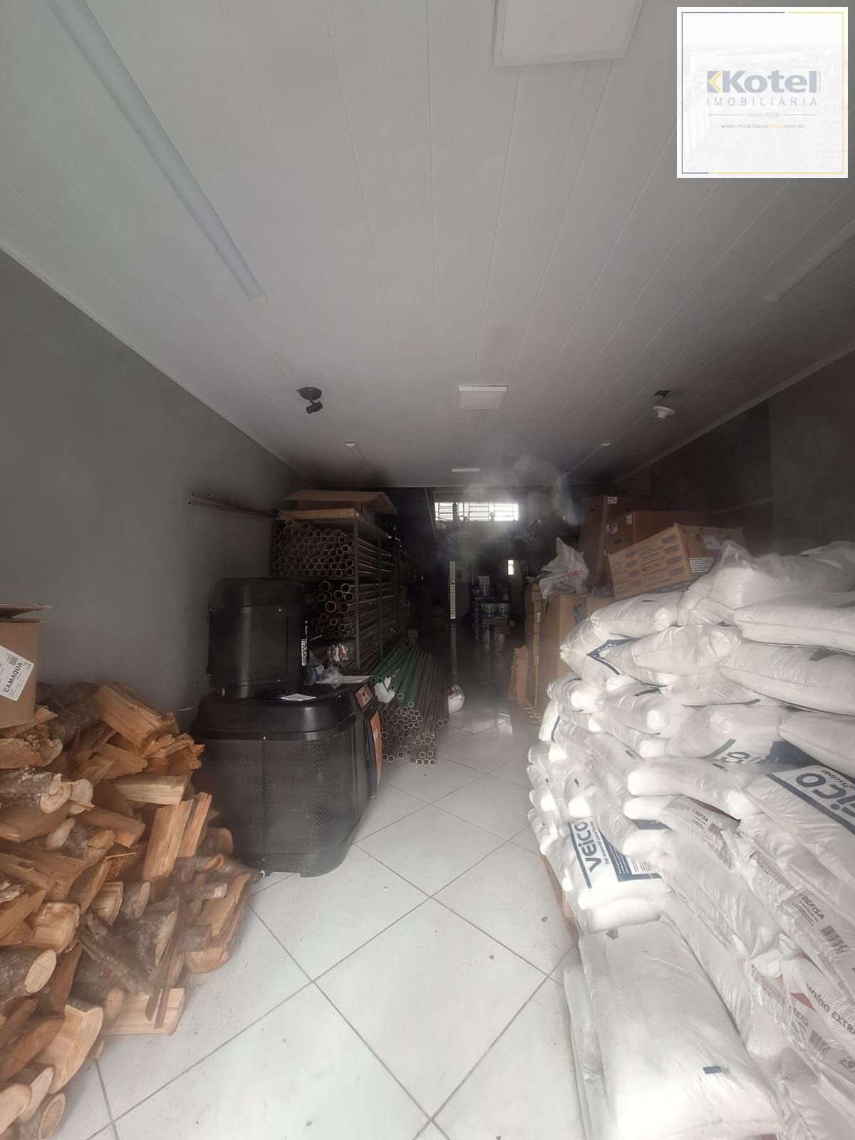 Loja de frente na Campos Velho, Imovel so pode ser vendido com o Predio Junto.