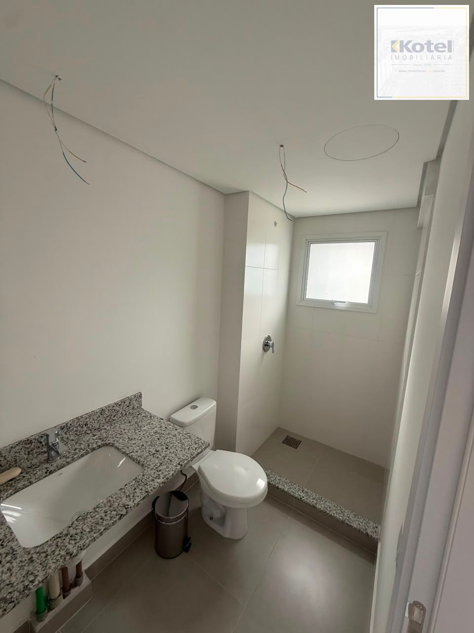 Apartamento para Venda - 69.96m², 2 dormitórios, sendo 2 suites, 1 vaga - Moinhos de Vento — foto 3