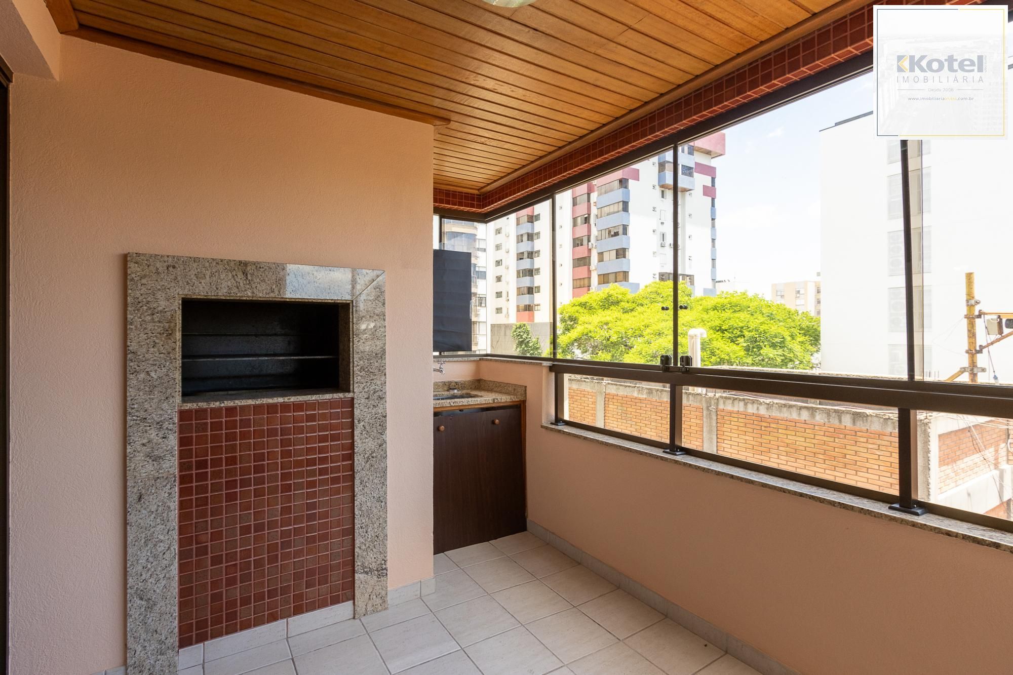 Apartamento 3 quartos, 1 suite, dependência, sacada com churrasqueira, 2 vagas - Bairro Menino Deus